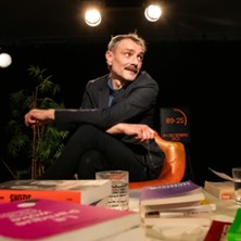 LA LENTE ET DIFFICILE AGONIE DU CRAPAUD BUFFLE SUR LE SOCLE PATR