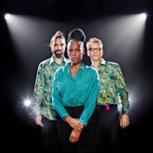 Sandra N'Kak&eacute; Trio Elles